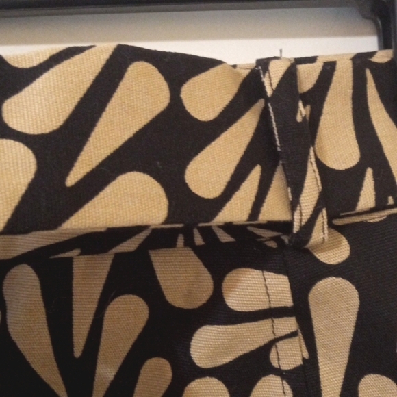 TALBOTS PETITES BLACK TAN SUNBURST PATTERN BELTED SKIRT SIZE 12 NWOT - Picture 4 of 10